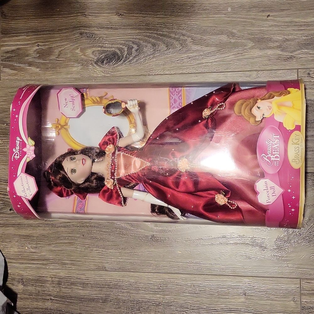 Disney 2006 porcelain Belle doll Reflections Collection NIB